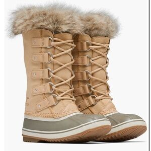 Sorel Joan of Arctic boots in ceramic/gum 2 ASO Meghan Markle